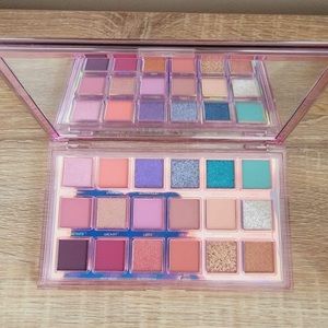 🌸HUDA BEAUTY Mercury Retrograde Eyeshadow Palette 🌸